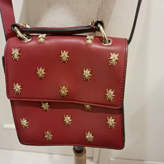 Bolso Zara con abejas doradas