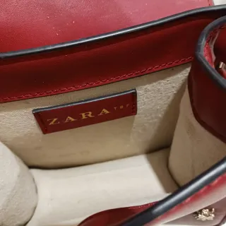 Bolso Zara con abejas doradas