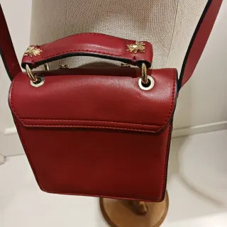 Bolso Zara con abejas doradas