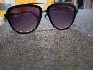 Gafas de sol Carrera negras y moradas