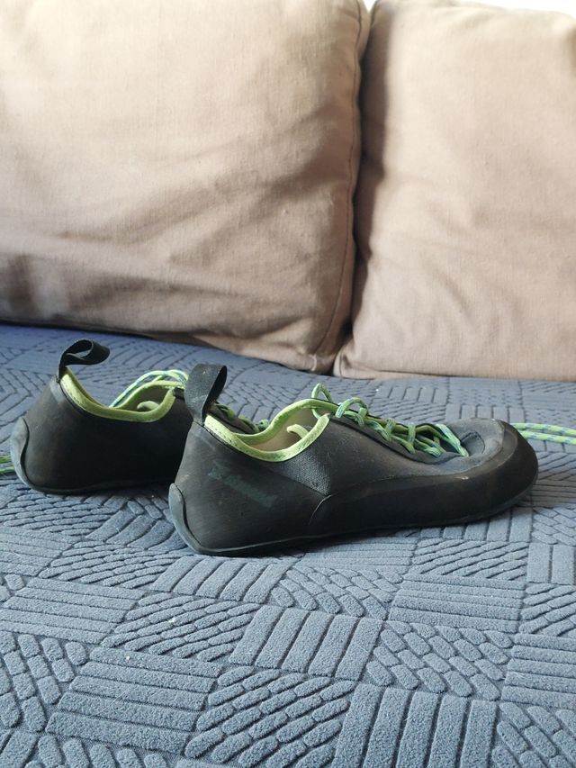 Zapatos de escalada con cordones