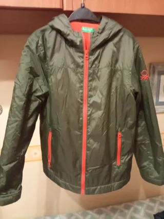 Anorak, chubasquero Benetton verde y naranja