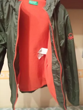 Anorak, chubasquero Benetton verde y naranja