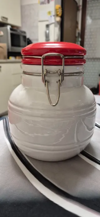 Barattolo ceramica bianco coperchio rosso