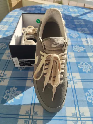 Zapatillas Nike Air Force 1 grises talla 42.5