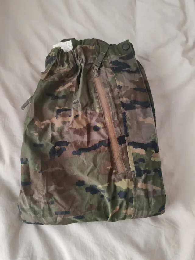 Pantalón impermeable militar camuflaje