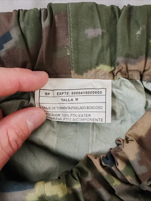 Pantalón impermeable militar camuflaje