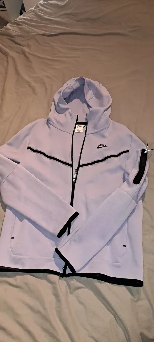 Sudadera Nike Tech violeta auténtica