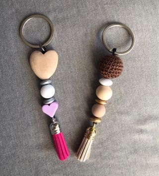 Portachiavi fatti a mano con cuore e nappe