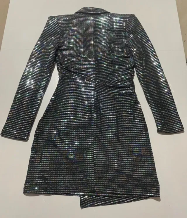 Vestido plateado brillante