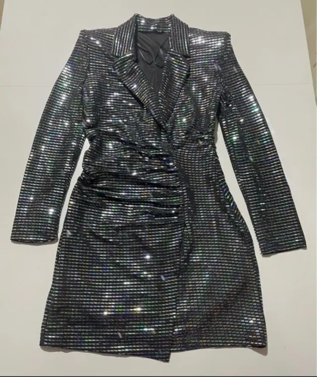 Vestido plateado brillante
