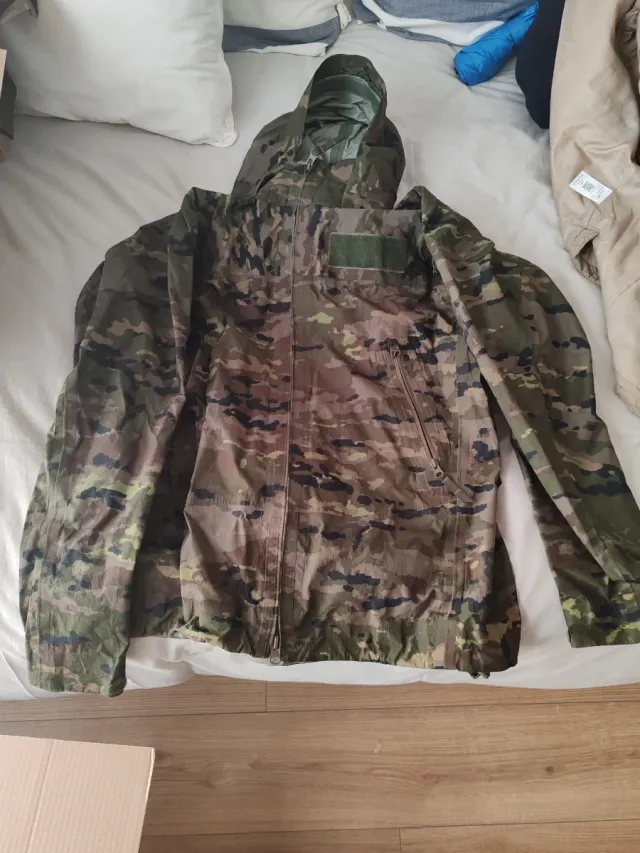 Chaqueta impermeable militar camuflaje