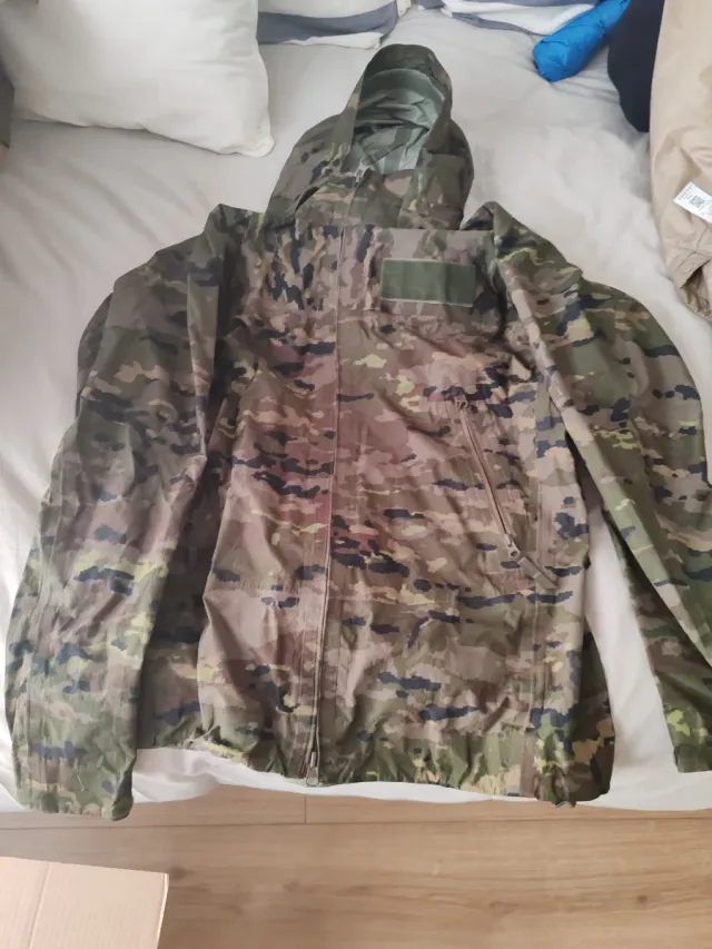 Chaqueta impermeable militar camuflaje