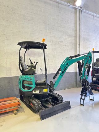 Miniexcavadora (Kubota D902)