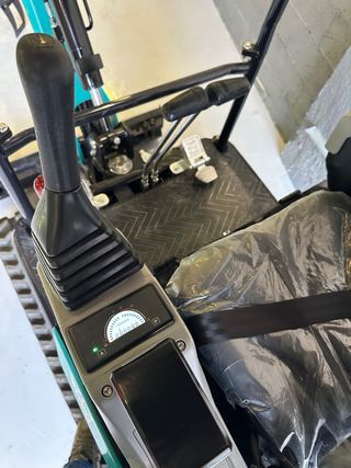 Miniexcavadora (Kubota D902)