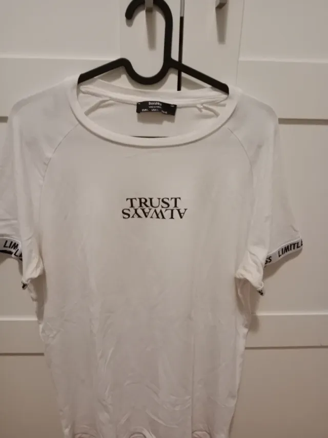 Camiseta Bershka Blanca Talla L
