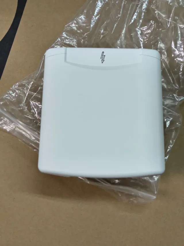 Toma exterior 230V para autocaravana