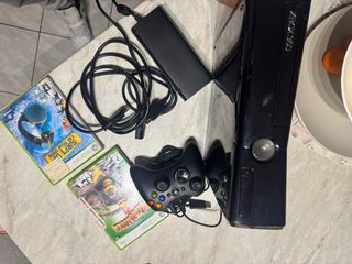 Xbox 360 con giochi e controller 220GB cavo HD