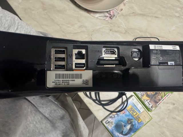 Xbox 360 con giochi e controller 220GB cavo HD