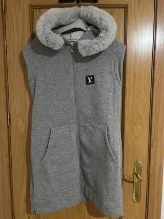 Conjunto chándal LV gris y blanco.