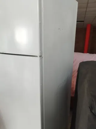 Frigorífico blanco,está en otro domicilio