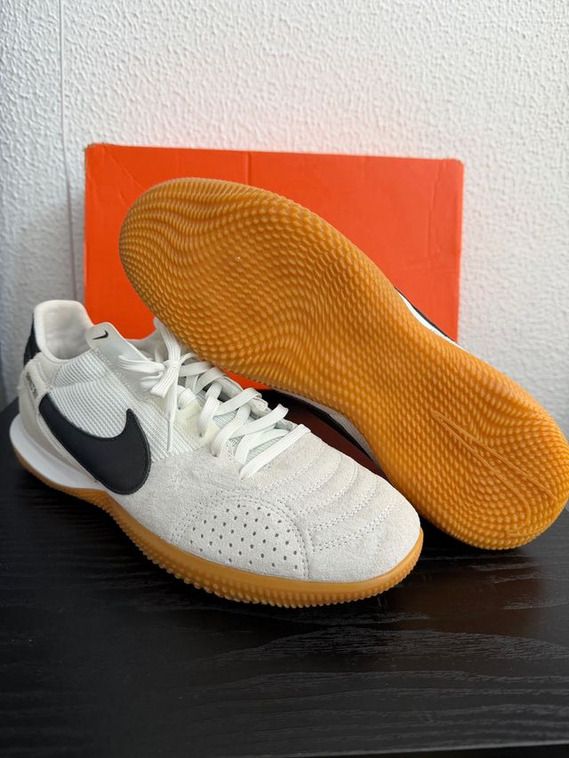 Zapatillas Nike Blancas y Negras