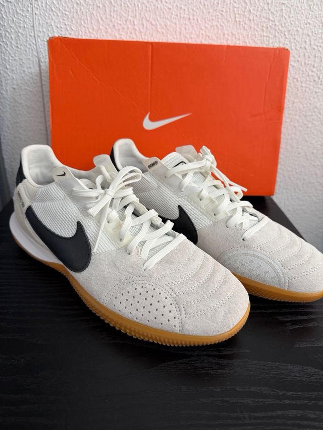 Zapatillas Nike Blancas y Negras