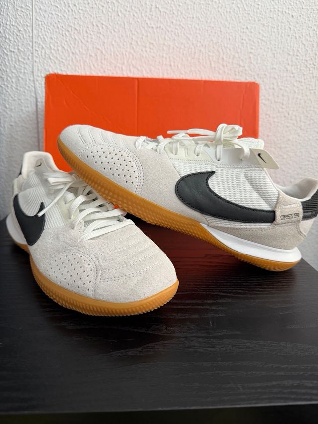 Zapatillas Nike Blancas y Negras