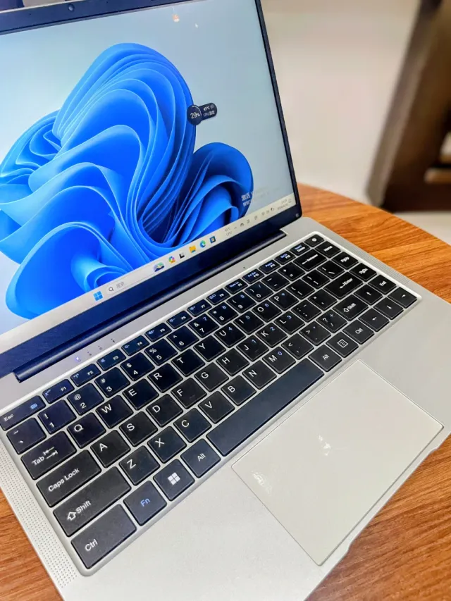 Computer portatile | 14'1 FHD | 256GB SSD | 12GB