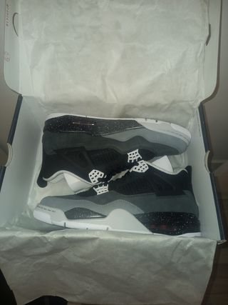 Air Jordan 4 Fear Negro Gris