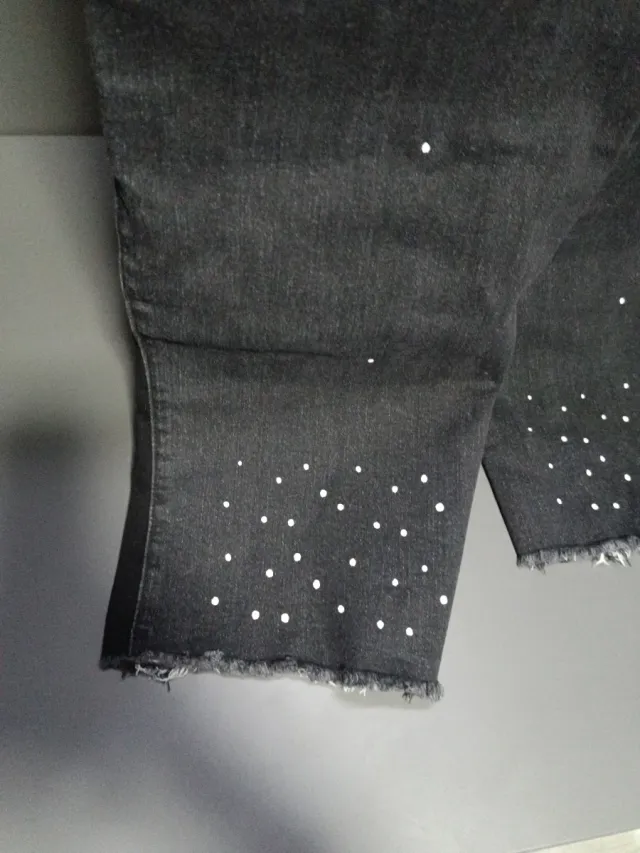 Vaqueros oversize negros y grises