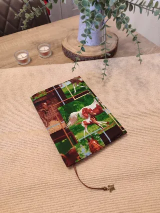 Funda de libro con caballos