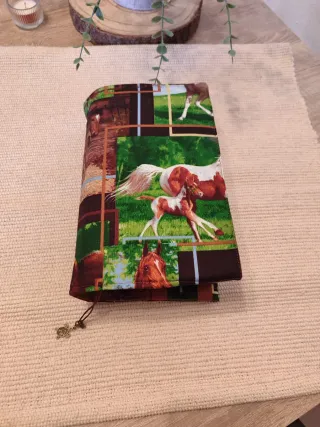 Funda de libro con caballos