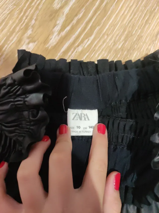 Falda cuero vuelo negra