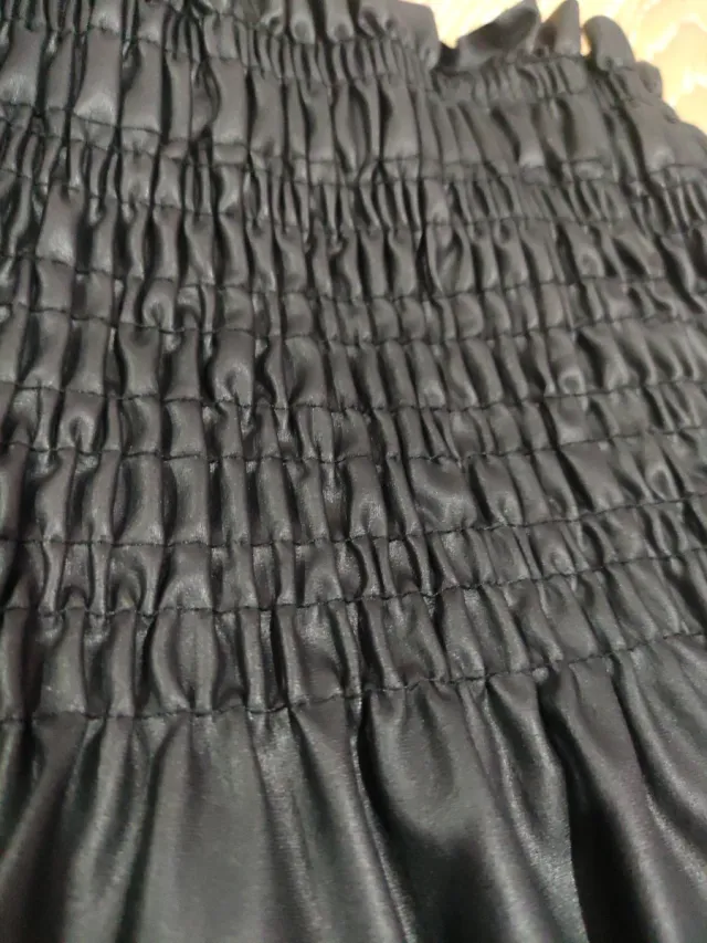 Falda cuero vuelo negra