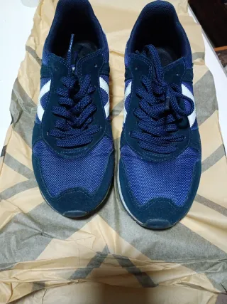 Zapatillas Munich Negras y Plateadas