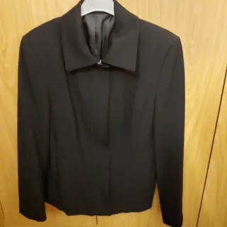 Chaqueta negra mujer con cierre de cremallera