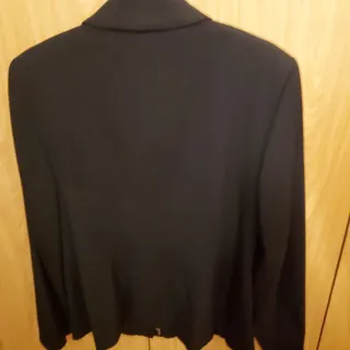 Chaqueta negra mujer con cierre de cremallera