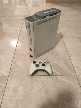 Xbox 360 Blanca con Mando , incluye juegos