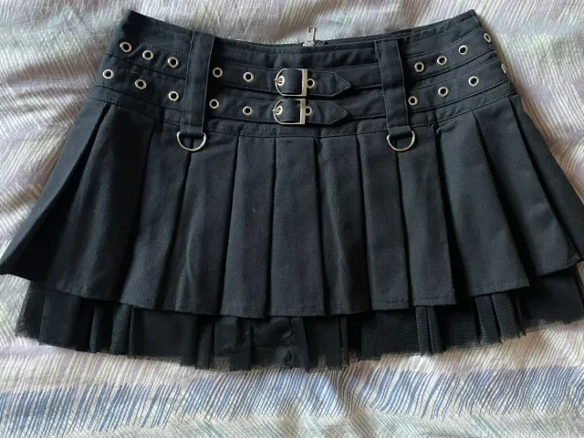 Minigonna stile goth nera con fibbie