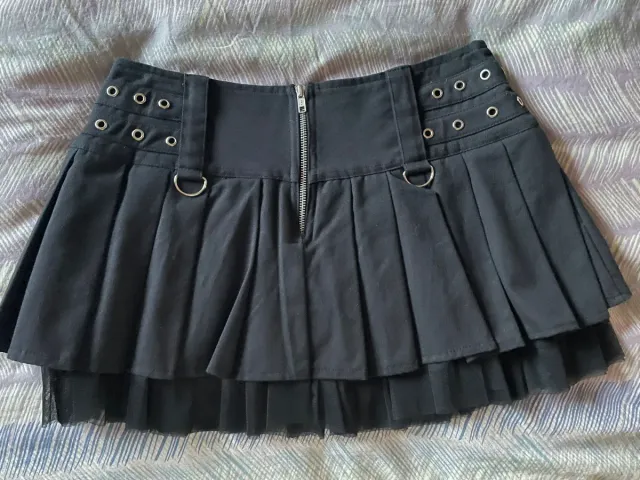 Minigonna stile goth nera con fibbie