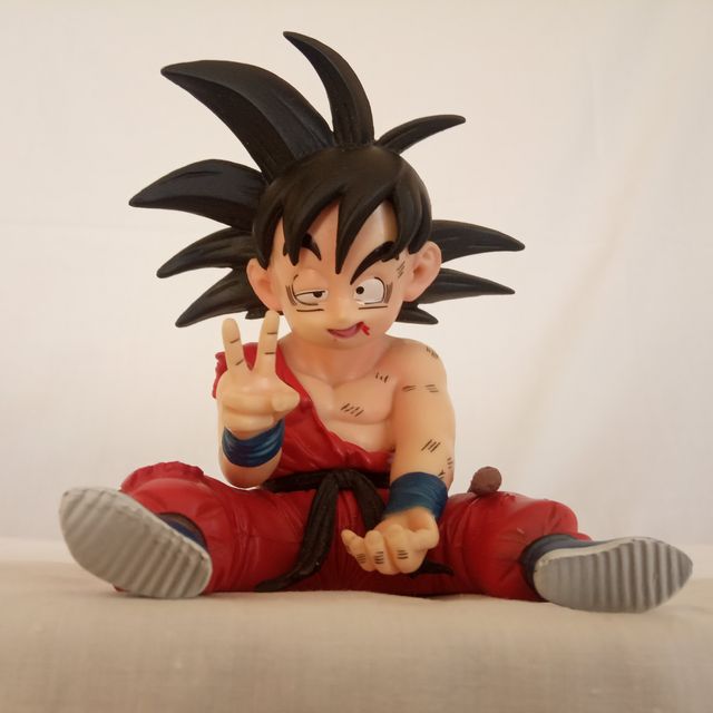 Statuina Dragon Ball Goku bambino seduto 9,5 cm