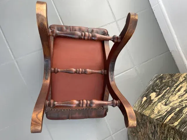 Poggiapiedi in pelle Cardinal Valenti