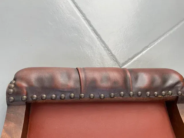 Poggiapiedi in pelle Cardinal Valenti