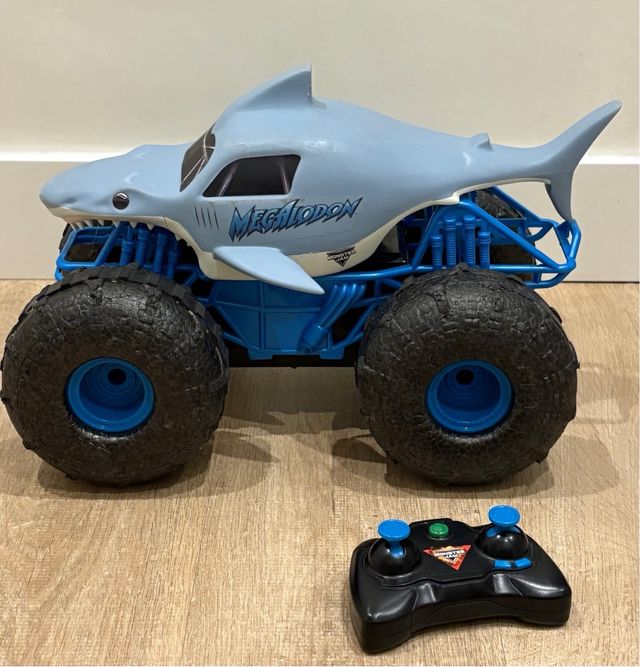Monster Jam Megalodon Storm Tiburón RC