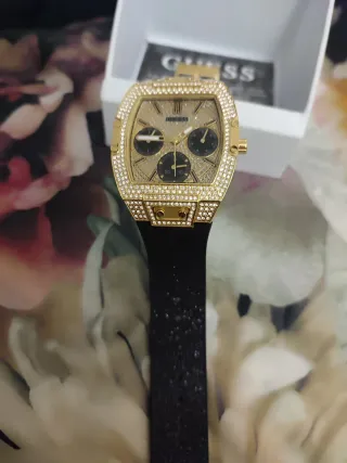 Reloj Guess Dorado y Negro Nuevo