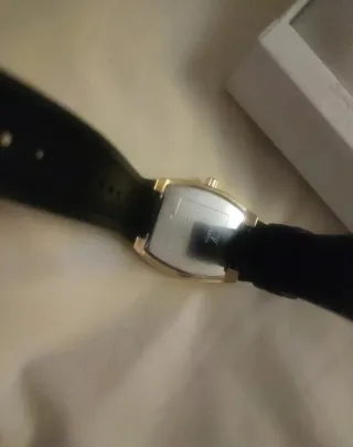 Reloj Guess Dorado y Negro Nuevo