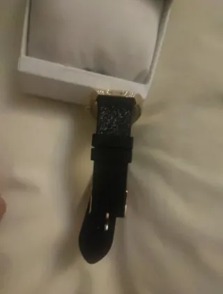 Reloj Guess Dorado y Negro Nuevo