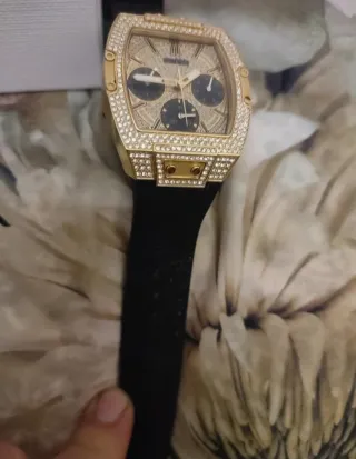Reloj Guess Dorado y Negro Nuevo