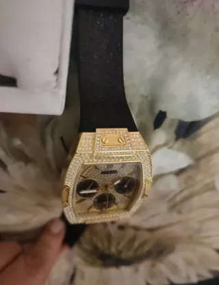 Reloj Guess Dorado y Negro Nuevo